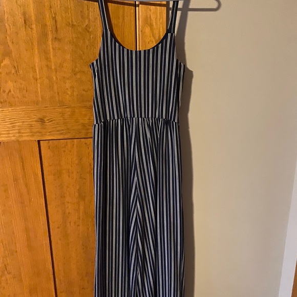 Bought at a boutique, fits a size 2/xs best. - Picture 2 of 5